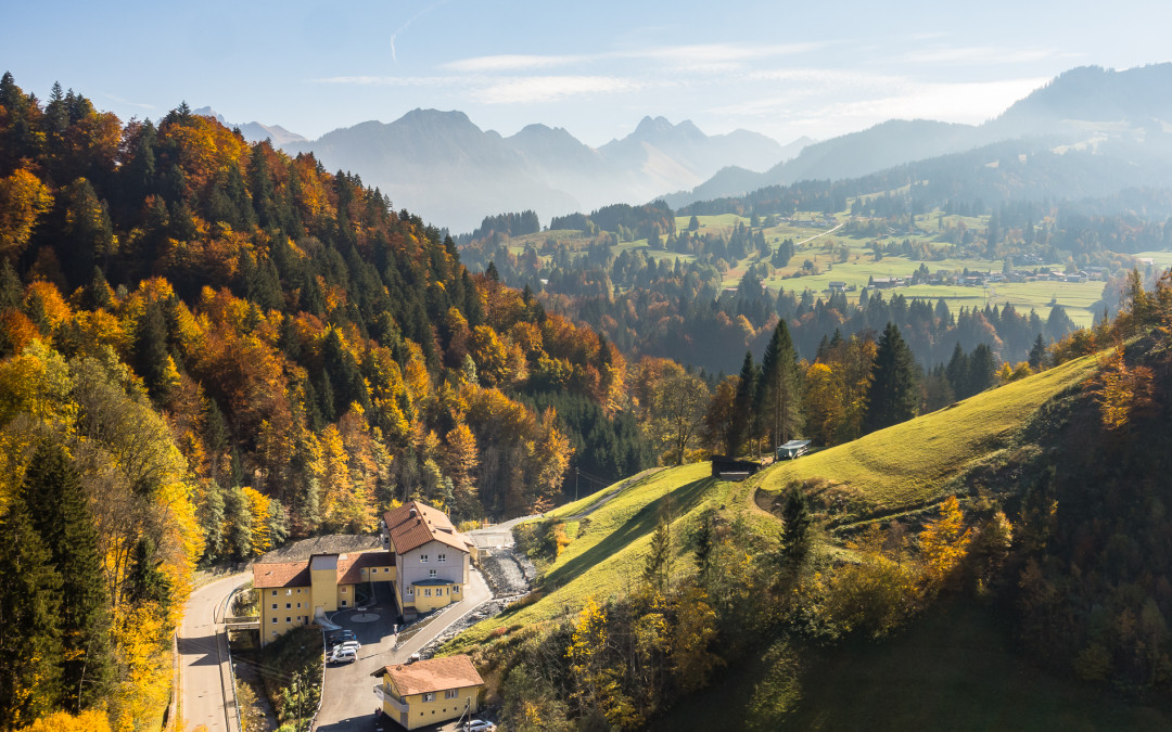 Luftaufnahmen Oberstdorf Hostel im Herbst