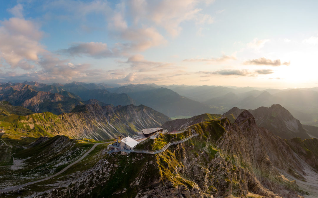 Das Nebelhorn Gipfelrestaurant und der neu angelegte Nordwandsteig im Sommer